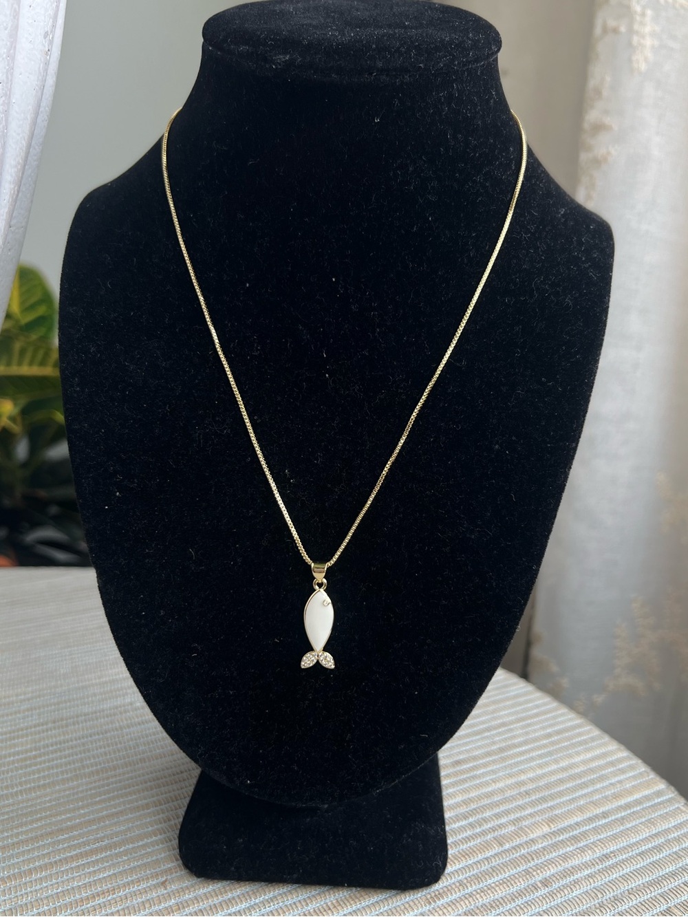 🩷- Gold and White fish Pendant with clear stone eye Necklace